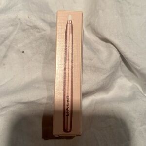 LipLab -BRUSH & BLEND Retractable Lip Brush